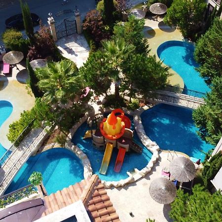 Menada Romance Marine Apartments Pantai Sunny Bagian luar foto