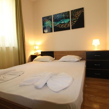 Menada Romance Marine Apartments Pantai Sunny Ruang foto