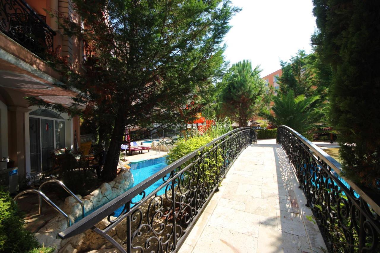 Menada Romance Marine Apartments Pantai Sunny Bagian luar foto