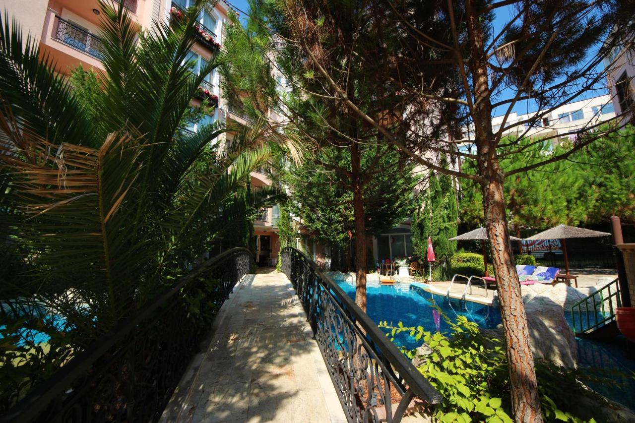 Menada Romance Marine Apartments Pantai Sunny Bagian luar foto