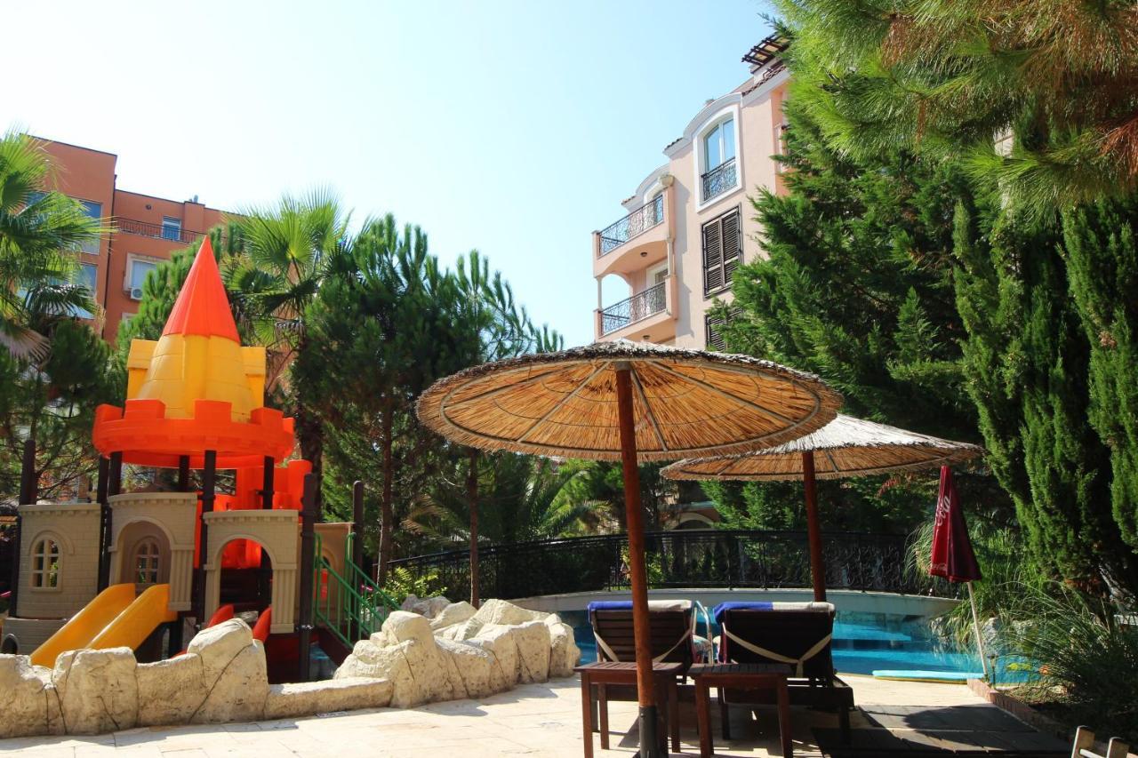 Menada Romance Marine Apartments Pantai Sunny Bagian luar foto