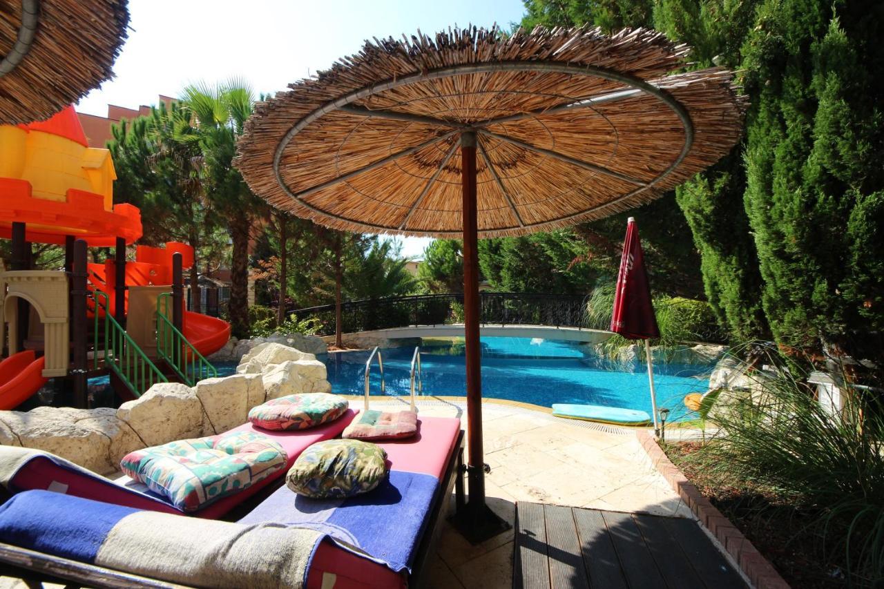 Menada Romance Marine Apartments Pantai Sunny Bagian luar foto