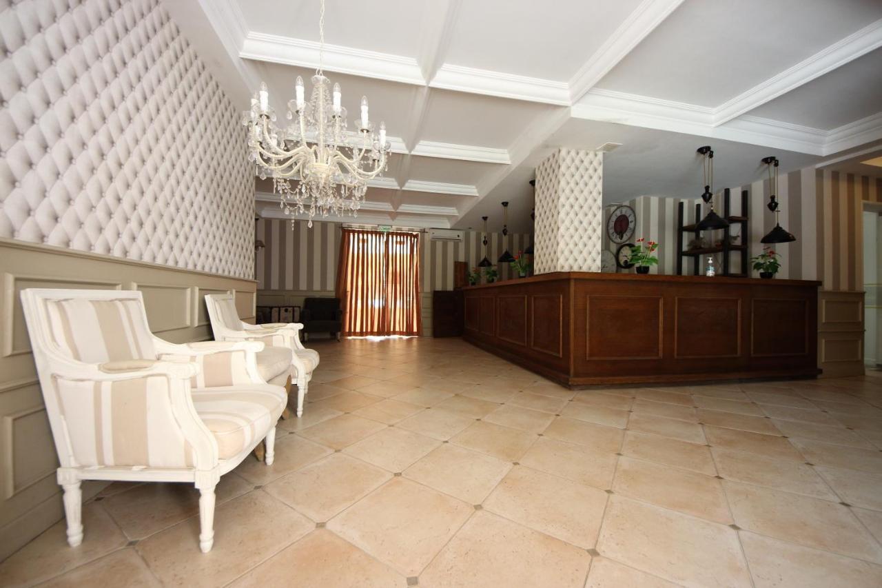 Menada Romance Marine Apartments Pantai Sunny Bagian luar foto