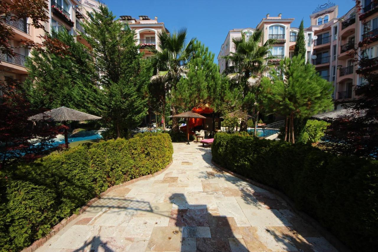 Menada Romance Marine Apartments Pantai Sunny Bagian luar foto