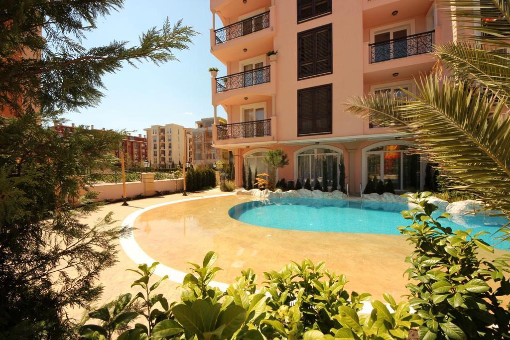 Menada Romance Marine Apartments Pantai Sunny Bagian luar foto