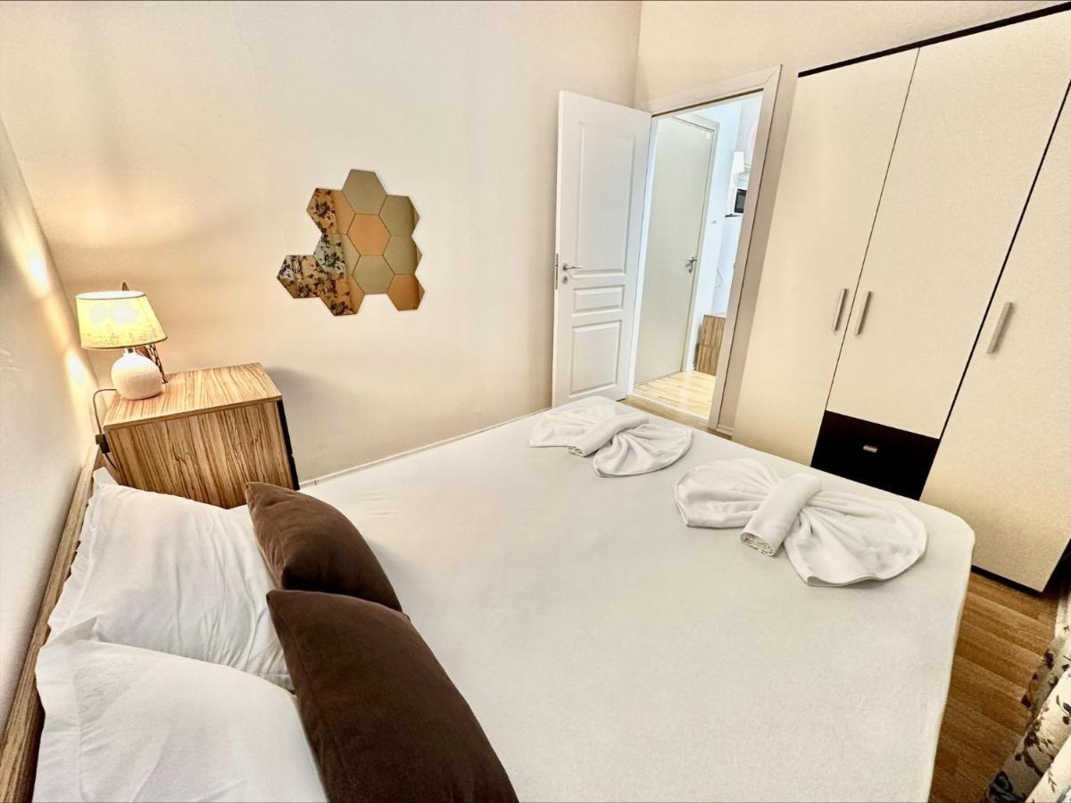 Menada Romance Marine Apartments Pantai Sunny Bagian luar foto