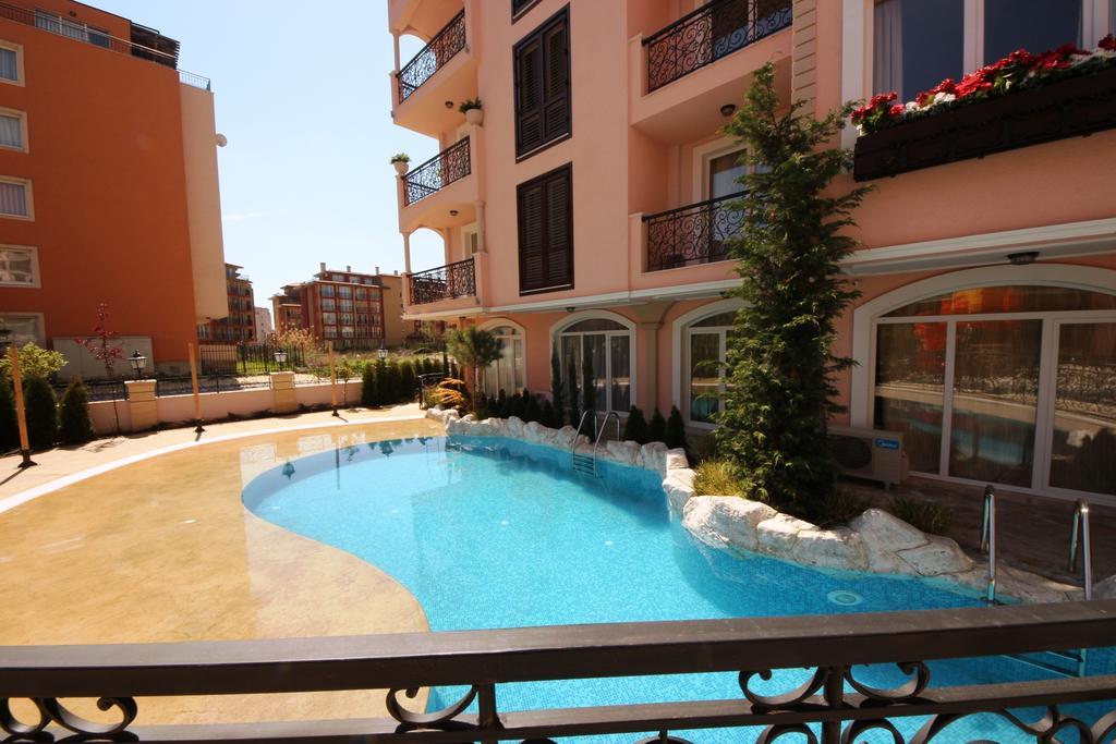 Menada Romance Marine Apartments Pantai Sunny Bagian luar foto