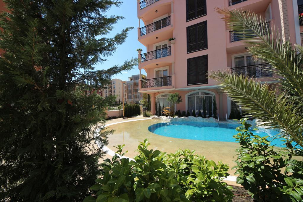 Menada Romance Marine Apartments Pantai Sunny Bagian luar foto