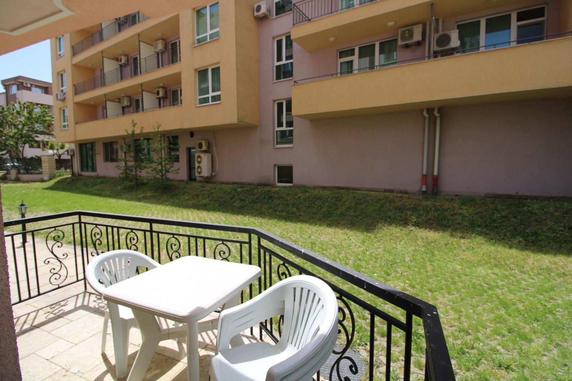 Menada Romance Marine Apartments Pantai Sunny Ruang foto