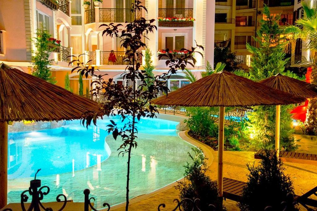 Menada Romance Marine Apartments Pantai Sunny Bagian luar foto