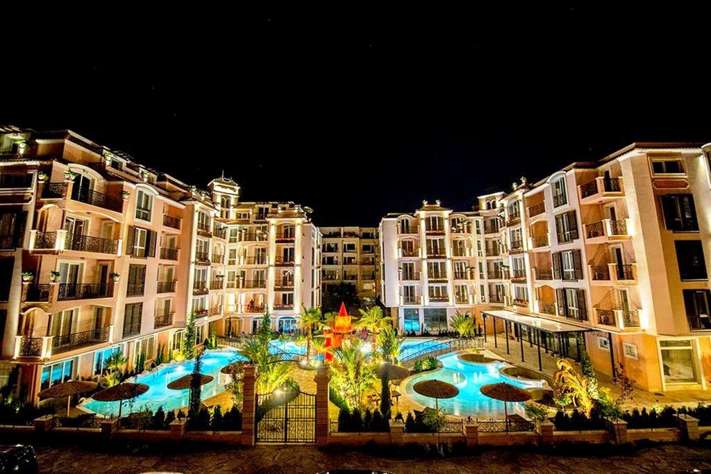 Menada Romance Marine Apartments Pantai Sunny Bagian luar foto