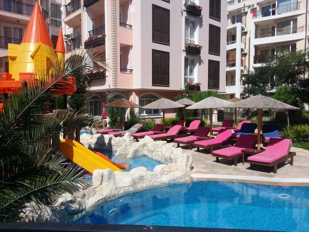 Menada Romance Marine Apartments Pantai Sunny Bagian luar foto
