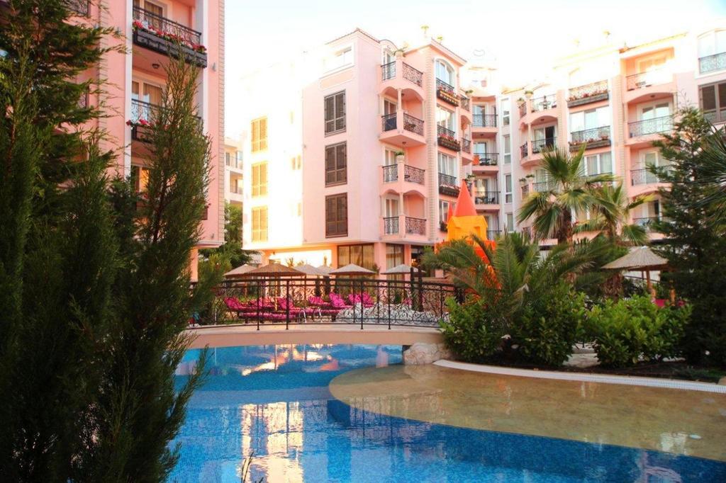 Menada Romance Marine Apartments Pantai Sunny Bagian luar foto