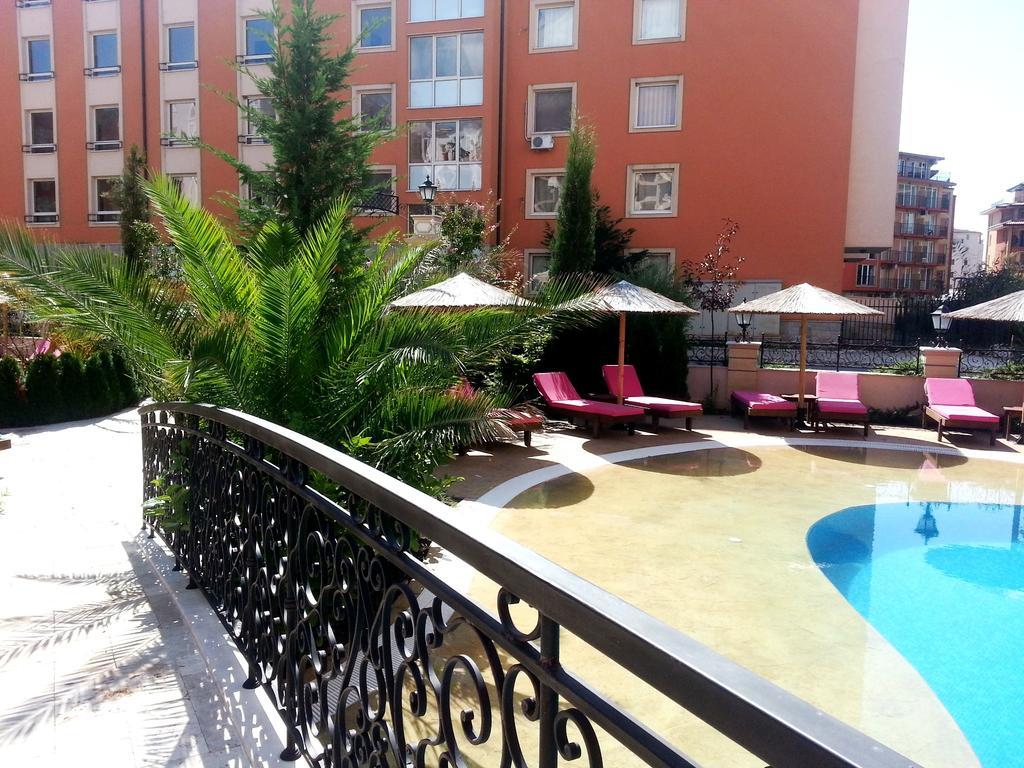 Menada Romance Marine Apartments Pantai Sunny Bagian luar foto