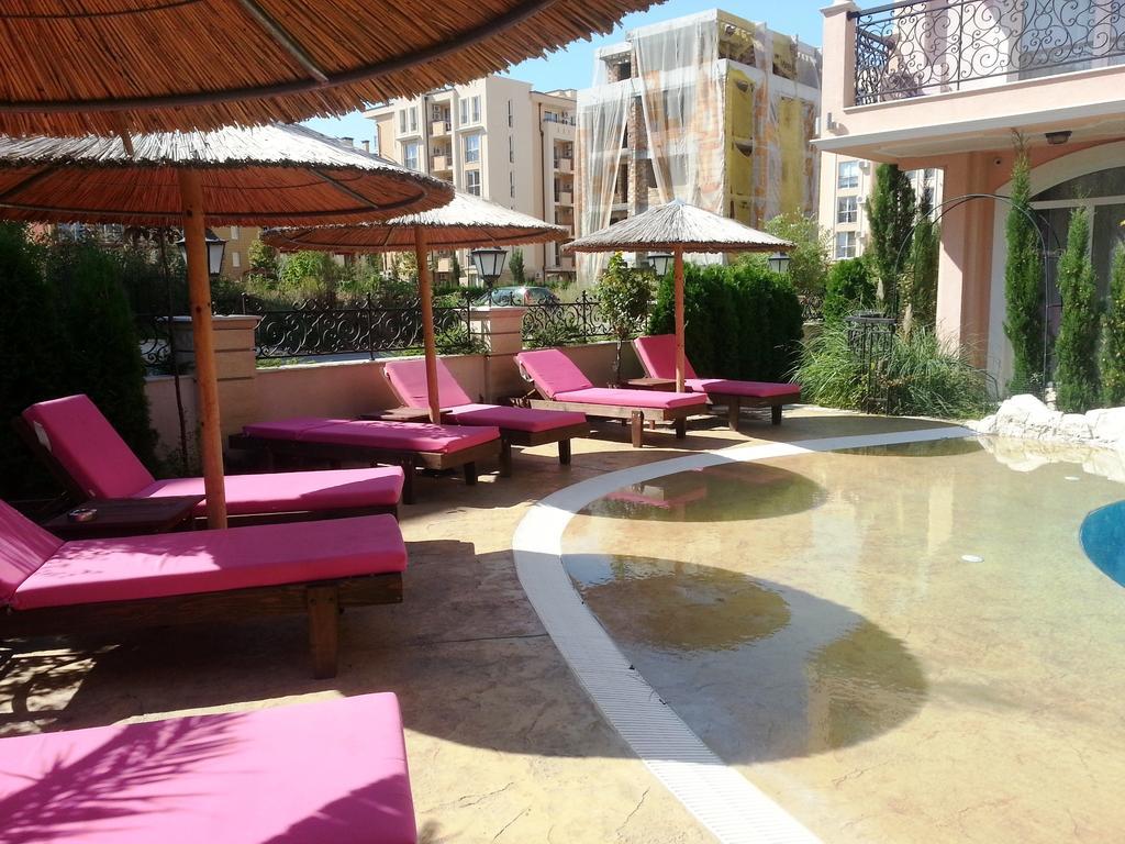 Menada Romance Marine Apartments Pantai Sunny Bagian luar foto
