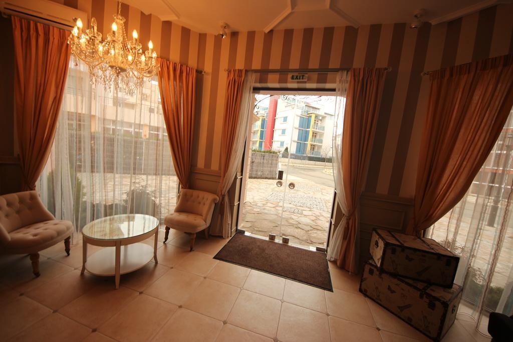 Menada Romance Marine Apartments Pantai Sunny Bagian luar foto