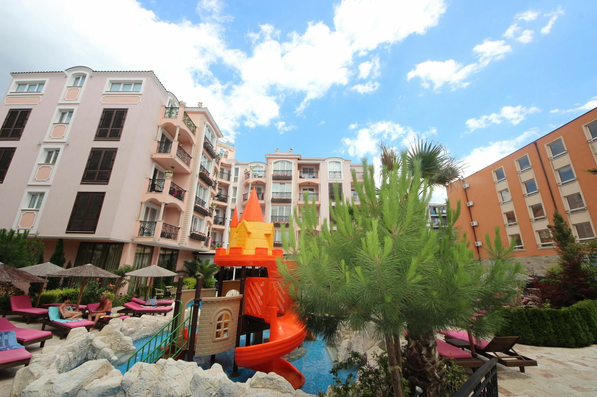 Menada Romance Marine Apartments Pantai Sunny Bagian luar foto